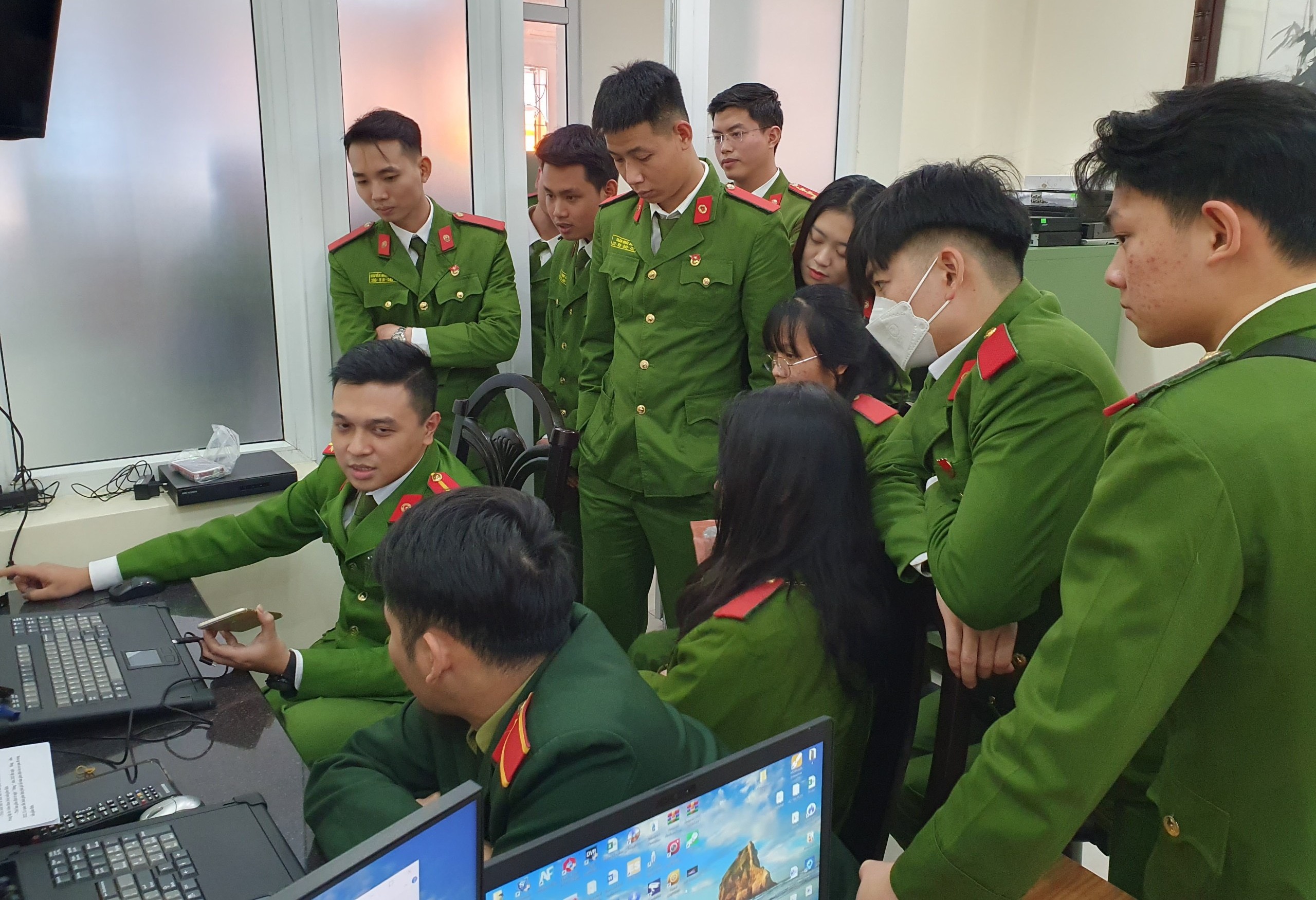 Phòng Kỹ thuật hình sự: Tiếp nhận, giám định 160 vụ với 356 mẫu